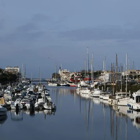 Faraman Au Bord De L'eau Le Grau-du-Roi